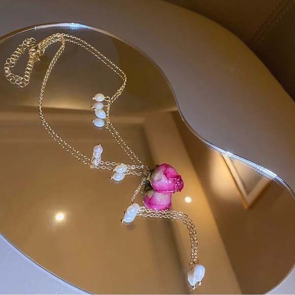 🌹🌹Rose and Pearl Lariat Necklace🌹🌹 - Picture 4 of 4